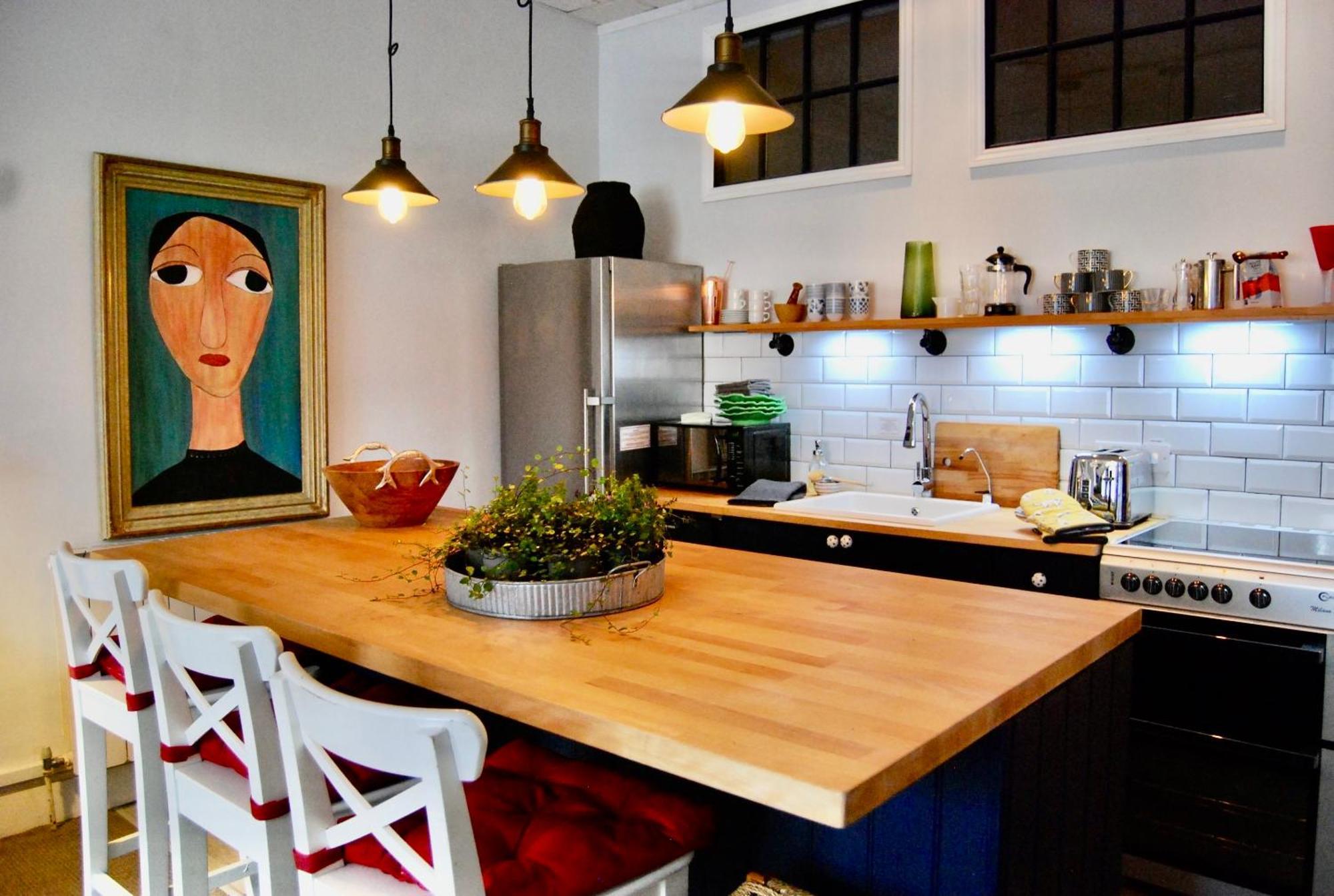 Hampton Court Grand Snug Sleeps 6 - Walk To Palace And Train Appartement Molesey Buitenkant foto
